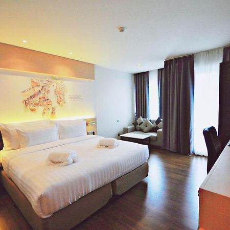 Parinda Hotel Bangkok Exterior photo