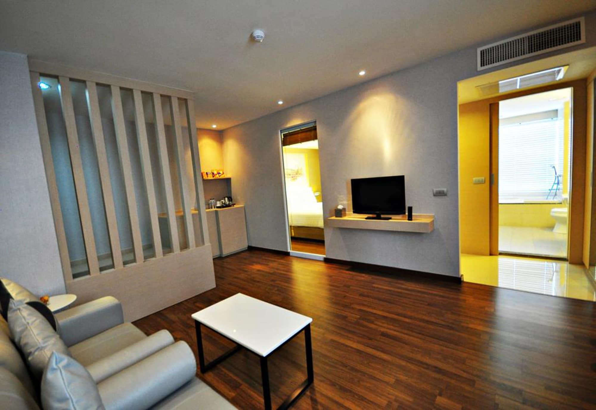 Parinda Hotel Bangkok Exterior photo