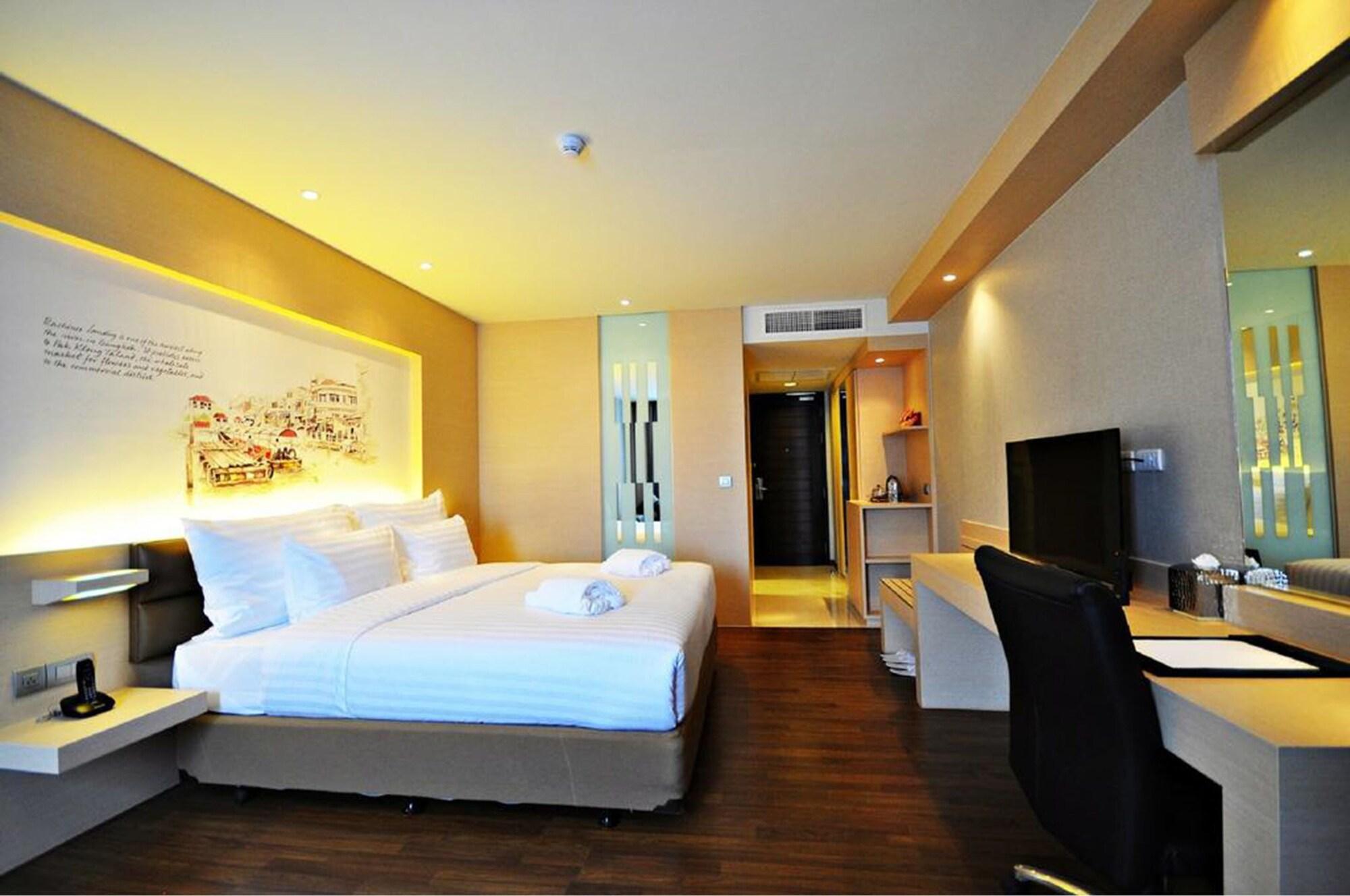 Parinda Hotel Bangkok Exterior photo