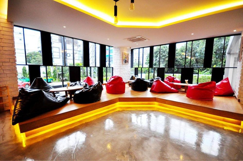 Parinda Hotel Bangkok Exterior photo