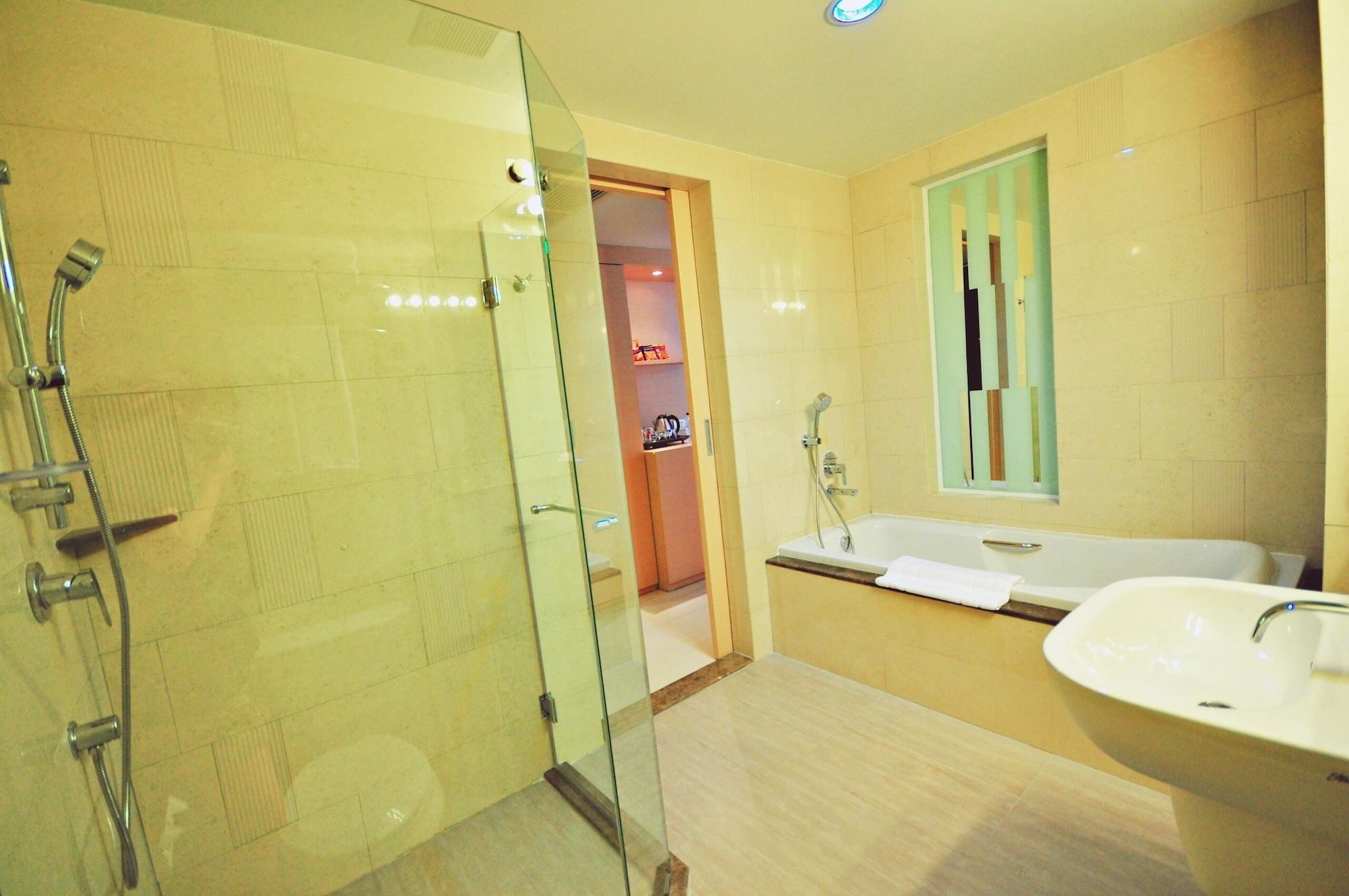 Parinda Hotel Bangkok Exterior photo