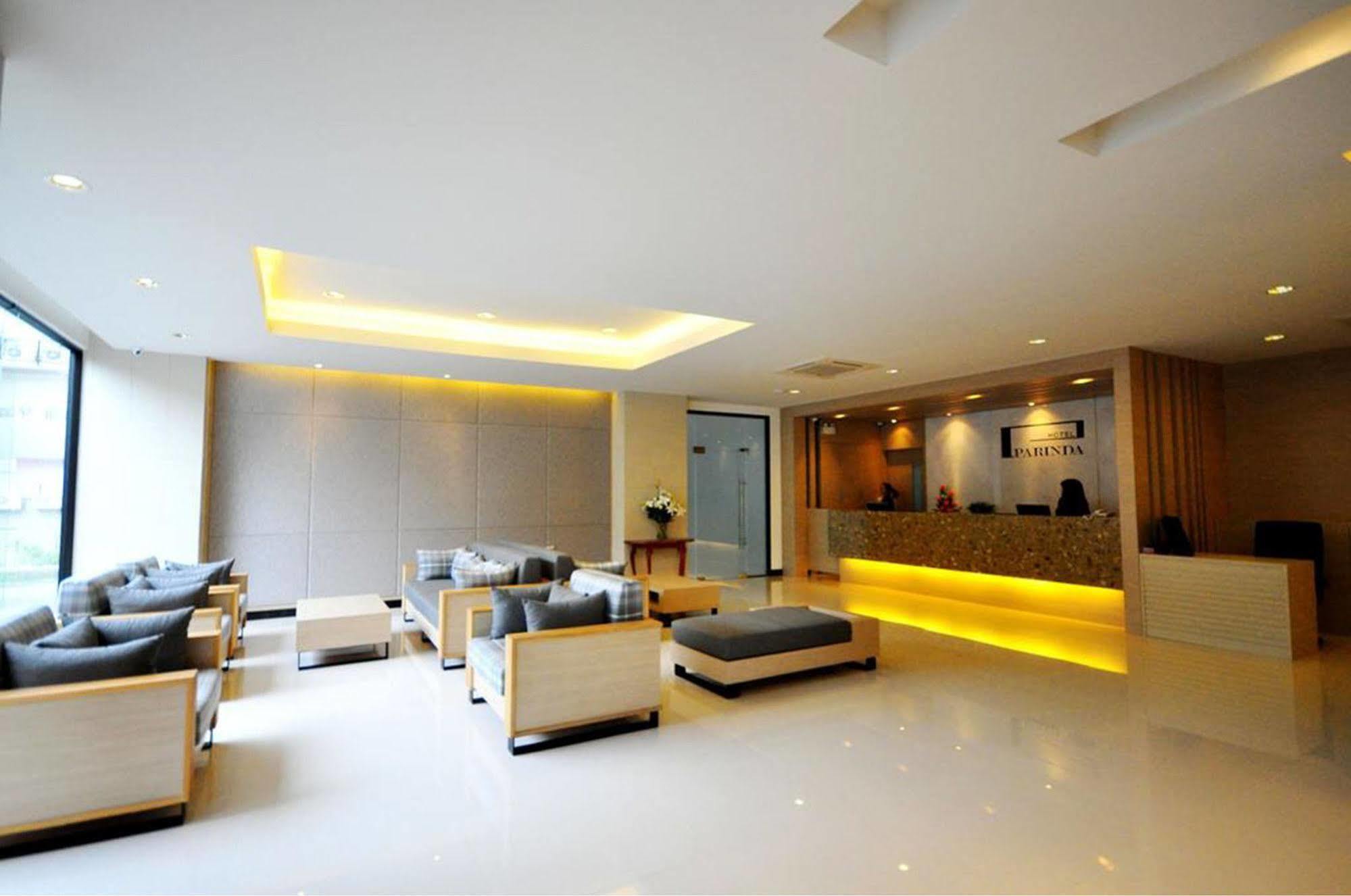 Parinda Hotel Bangkok Exterior photo