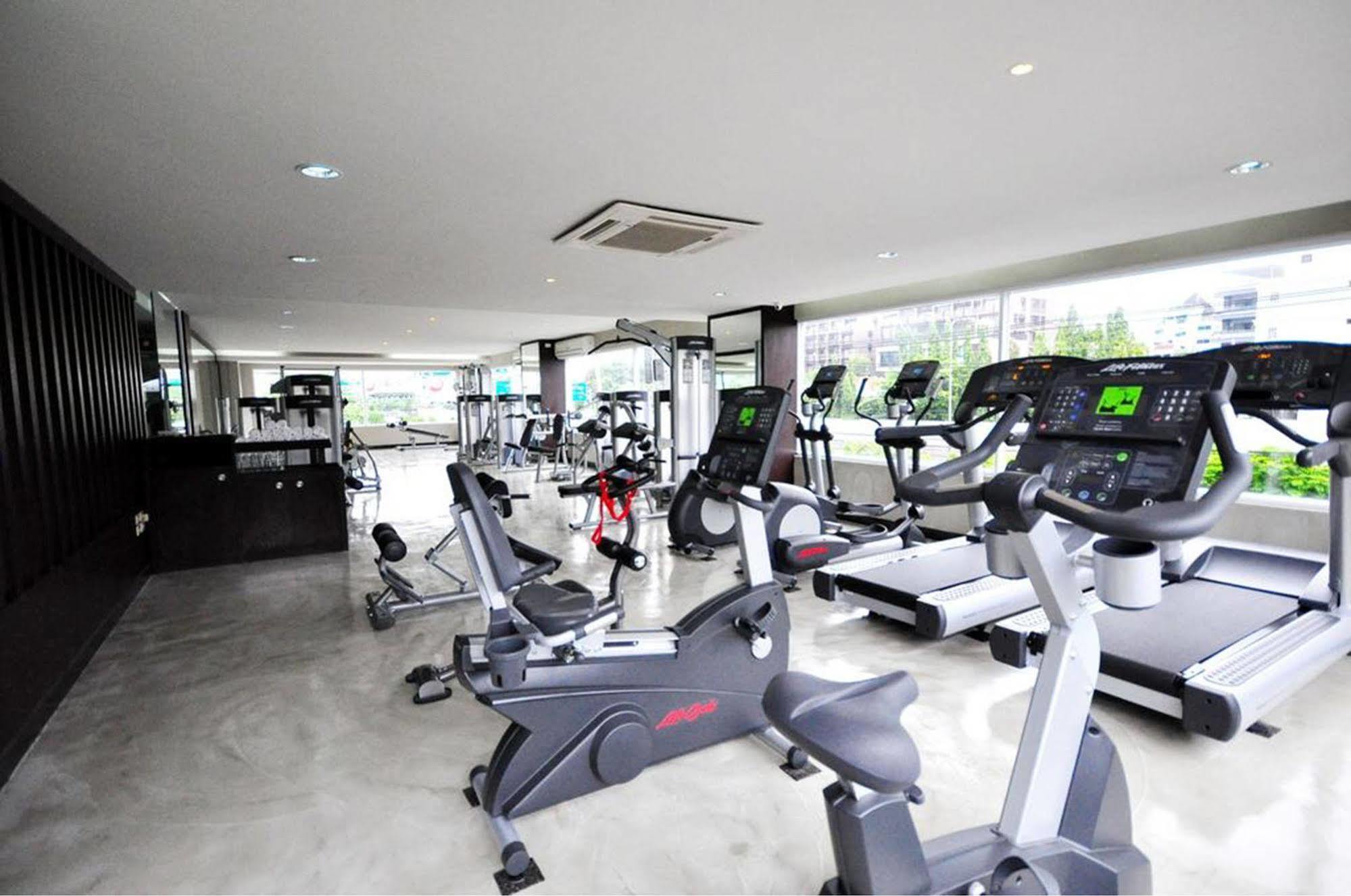 Parinda Hotel Bangkok Exterior photo