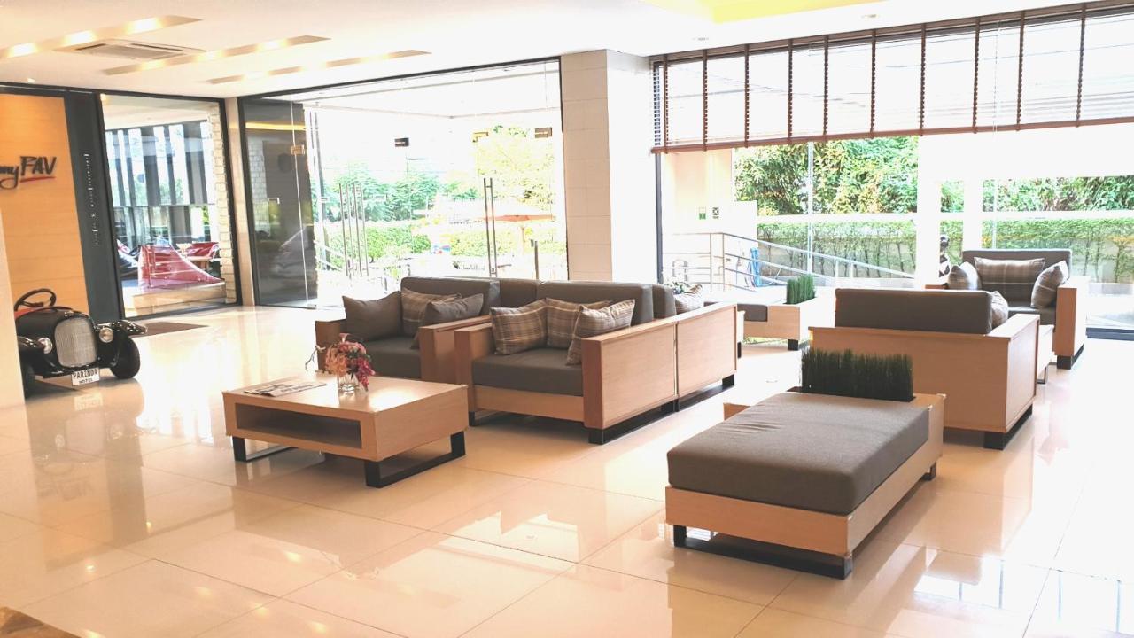 Parinda Hotel Bangkok Exterior photo