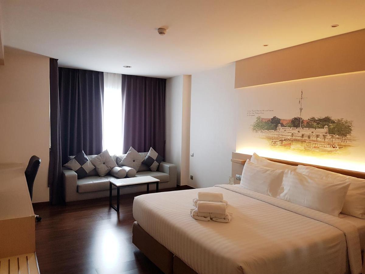 Parinda Hotel Bangkok Exterior photo